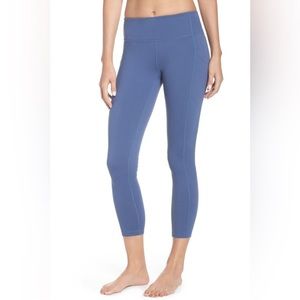 Zella blue crop legging with side pockets & hidden waist band pocket 2x